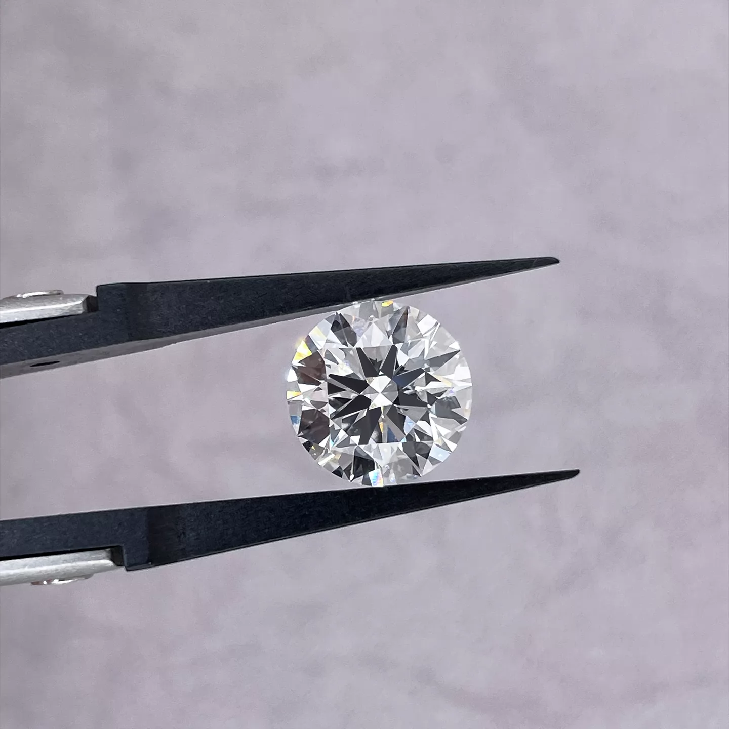 Round Brilliant Cut 5.01ct G Color CVD Lab Grown Diamond